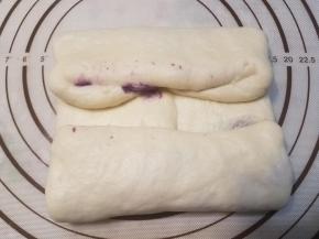 松弛好以后，再对折，中间留点空隙。