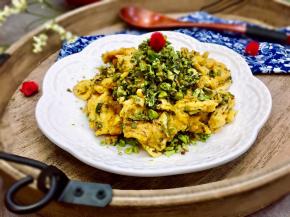 此时炒蛋和香椿的香味已经完美融合在一起了，太美味了