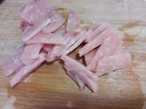 瘦肉切小片