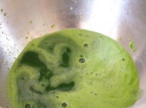 取75克菠菜汁备用