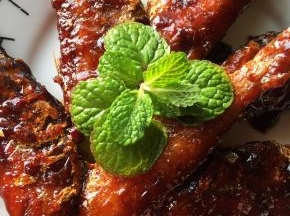 做好的鱼罐头，和小时候外面卖的罐头一个味，刺都可以吃，而且没有任何添加剂。可以放心大胆的吃哦！