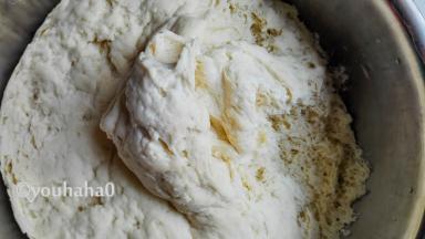 发酵到位的面团，拉开看都是蜂窝装