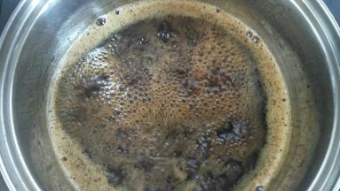 炖出来的比较稀，熬一会儿收成浓汁。