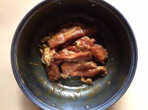 抓均匀后腌制2小时
