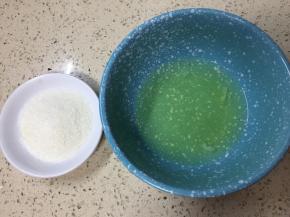 称量好白糖，分离的蛋清