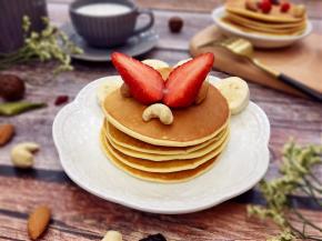 依次做完松饼糊，再配上些水果坚果，早餐，下午茶都是既有颜值又有品味的美食