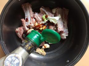 加入适量黑胡椒粉
