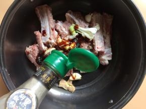 加入适量黑胡椒粉
