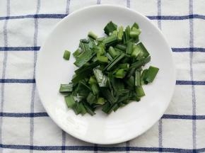 韭菜洗干净切小