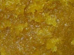 熬馅期间要不停地翻拌，防止糊锅，直到收汁能抱团就好了，放凉后放入冰箱冷藏2小时以上。凤梨馅一般都要提前做好。