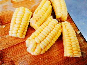 将玉米切条状