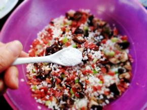 适量盐再次拌均匀