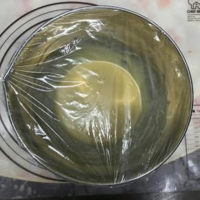 盖上保鲜膜，放入冰箱冷藏1个小时。