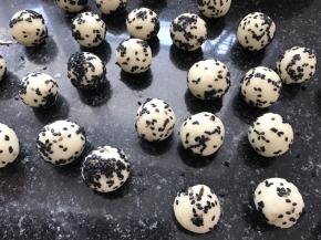 小团子都裹好芝麻啦。