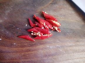 小米椒切斜条