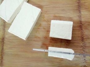 豆腐按图切小块