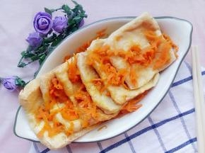 炒好的胡萝卜敷上椒盐豆腐