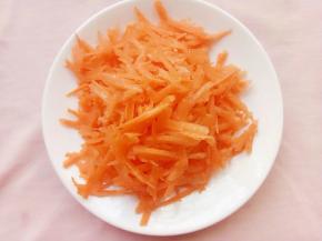 再把胡萝卜抽丝