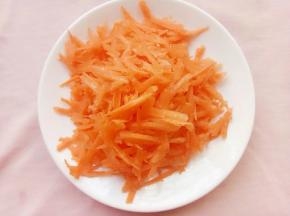 再把胡萝卜抽丝