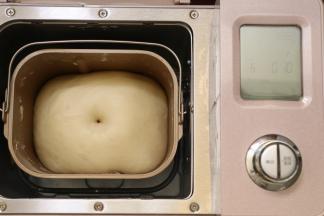 差不多发酵至1.5倍大，戳洞不回缩。