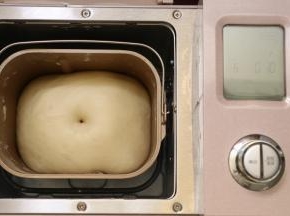 差不多发酵至1.5倍大，戳洞不回缩。