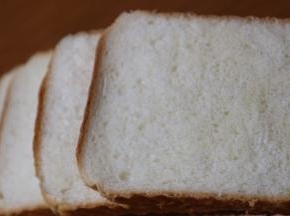 吐司切片备用。