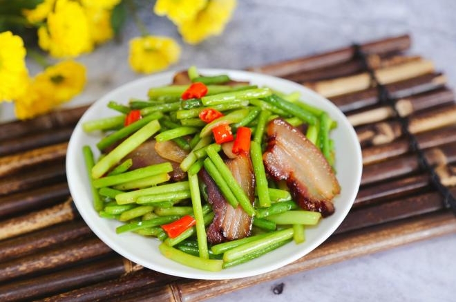 蒜苔炒腊肉