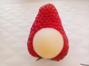 把之前挖好的苹果塞进去。