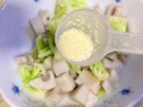沥干水加入调味盐