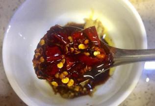 有辣椒节的辣椒油