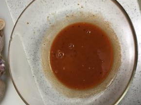 加入水，调匀，这个时候酱汁是浓稠的状态。