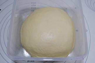 取出面团发酵至2倍大