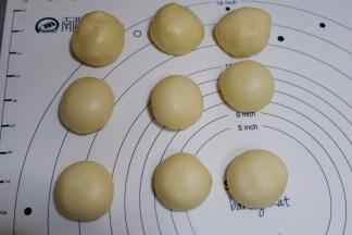 依次做好，室温醒发30分钟。