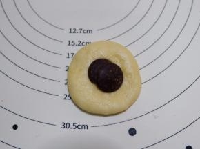 放上2-3块巧克力