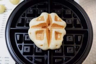 盖上盖子，大概2分钟左右。双面金黄即可