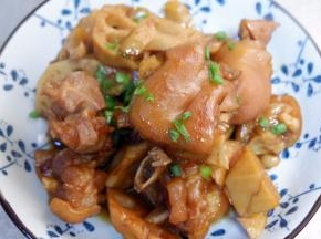 出锅装盘，撒上少许葱花即可~