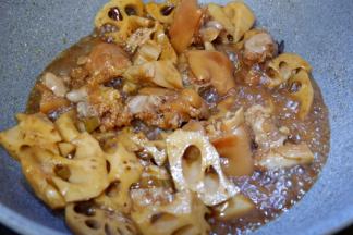 食材全部闷熟后，开盖收汁即可~