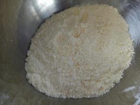 用手搓成细碎的散粉