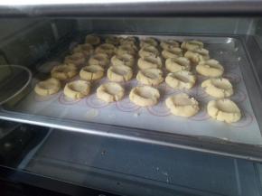 全部压好后放烤箱中上层，160度烤20分钟