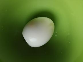 鸡蛋煮熟去壳