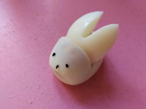 用芝麻做眼睛和嘴巴