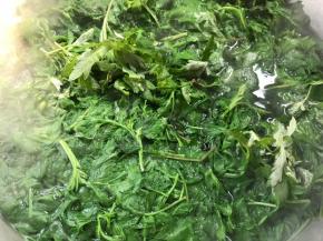 放入开水锅中汆烫一下