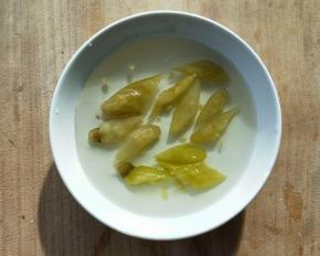 野山椒和泡野山椒水。