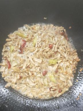 野山椒水倒入。