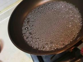 花开成糖水后，调成微火