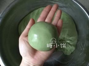 继续推到收口完全闭合，搓圆即可。