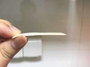 将藕直刀切薄片，如图这般薄