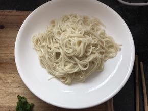 面条煮3-5分钟即可捞出。
