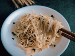 赶紧尝一口。