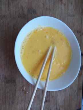 加入少许水搅拌均匀